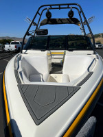 2001 Centurion Air Warrior Wakeboard Boat