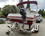 19 ft. Sunrunner family boat
