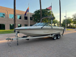 2001 Centurion Concourse 23’ Wakeboard Boat