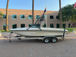 2001 Centurion Concourse 23’ Wakeboard Boat