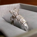 DIAMOND ENGAGEMENT RING IN PLATINUM SETTING W/SIDE BAGUETTES