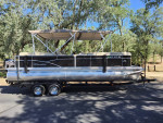 2017 24' Manitou Pontoon 14 Hours Excellent Condition
