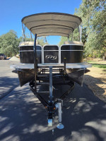 2017 24' Manitou Pontoon 14 Hours Excellent Condition