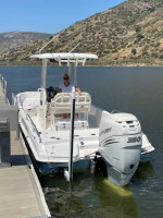 2020 Boston Whaler 240