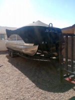 Pontoon boat