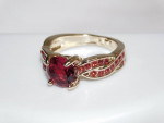 LADIES ORNATE RED TOPAZ SIZE 6 COSTUME JEWELRY RING