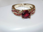 LADIES ORNATE RED TOPAZ SIZE 6 COSTUME JEWELRY RING