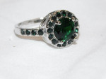 LADIES EMERALD STYLE ROUND STONE RING ~ SIZE 9 ~ NICE COSTUME RING