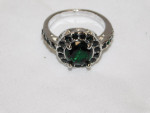 LADIES EMERALD STYLE ROUND STONE RING ~ SIZE 9 ~ NICE COSTUME RING