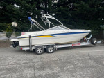 2004 Bayliner deck boat**perfect for the sound**