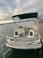 2007 Pontoon Boat w/ Boat Slip
