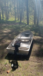 SUPER CLEAN 12 foot Aluminum Fishing Boat