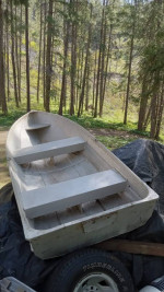 SUPER CLEAN 12 foot Aluminum Fishing Boat