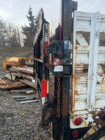 flatbed with lift gate