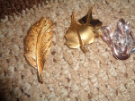 Brooches, Collection of 13. $5 each all for $40
