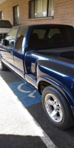 NO text. Mechanic fixer.4 cyc 3 door Sonoma will run but needs eng bui