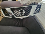 2007 Nissan Frontier front grill