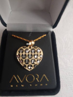 10 KT GOLD HEART PENDENT WITH CHAIN