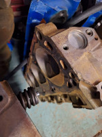 1985 ford 351W heads ,good used,have been cleaned only