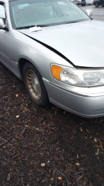 2001 Lincoln Town car