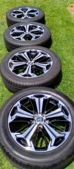 2024 USED LIKE NEW  TOYOTA 19" WHEELS WITH LIKE NEW TIRES 235/55/19 FO