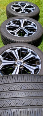 2024 USED LIKE NEW  TOYOTA 19" WHEELS WITH LIKE NEW TIRES 235/55/19 FO