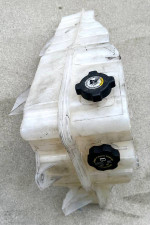 Heavy Duty Coolant Reservoir Tank Fits Freightliner Cascadia Semi’s