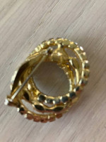 Brooches 4 each  lot price