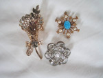 Miraculous Medal (3 Pins w/Pearls & Rhinestones)