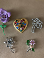 Brooches lot Price