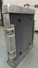 Universal Aluminum Radiator w/ Electric Fan - Mustang