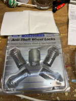locking lug bolts