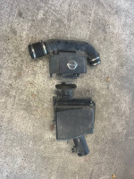 2005 Nissan Frontier Air Intake Filter Box & Tubes