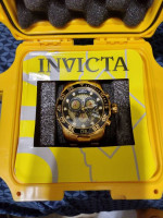Beautiful brand new large men's pro diver Invicta watch