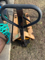 Pallet lift