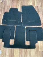 GM Denali 6 Passengers Full Set Of Rugs 5 Pc, new