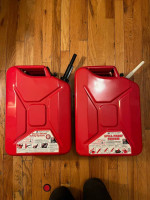 Midwest 5 Gallon Metal Gasoline Jerry Can - Like New