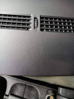 2009 Nissan Versa Middle air vent