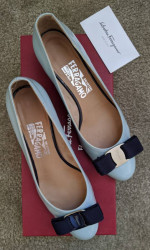 Gorgeous Authentic Salvatore Ferragamo Vara Heels 6.5C Blue Pastel Pat