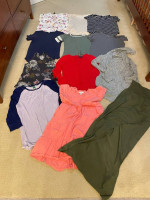 Juniors/women’s size small clothing bundle