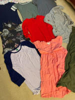 Juniors/women’s size small clothing bundle