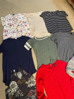 Juniors/women’s size small clothing bundle