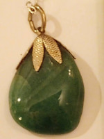 Vintage Green Pear-Shaped Cabochon Necklace w/Petals