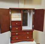 Wooden jewelry box/case