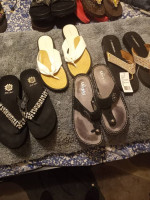 Lot of 12 Pair of Womens Sandals(sizes 9-10)