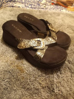 Lot of 12 Pair of Womens Sandals(sizes 9-10)