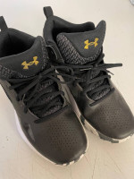 UNDER ARMOUR HIGH TOPS SIZE 10.5 MENS LIKE NEW