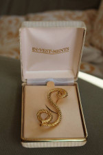 Women's Gold colored Broach