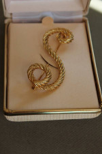 Women's Gold colored Broach