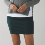 NEW LULULEMON DARK GREEN SKIRT Sz 6 NEW